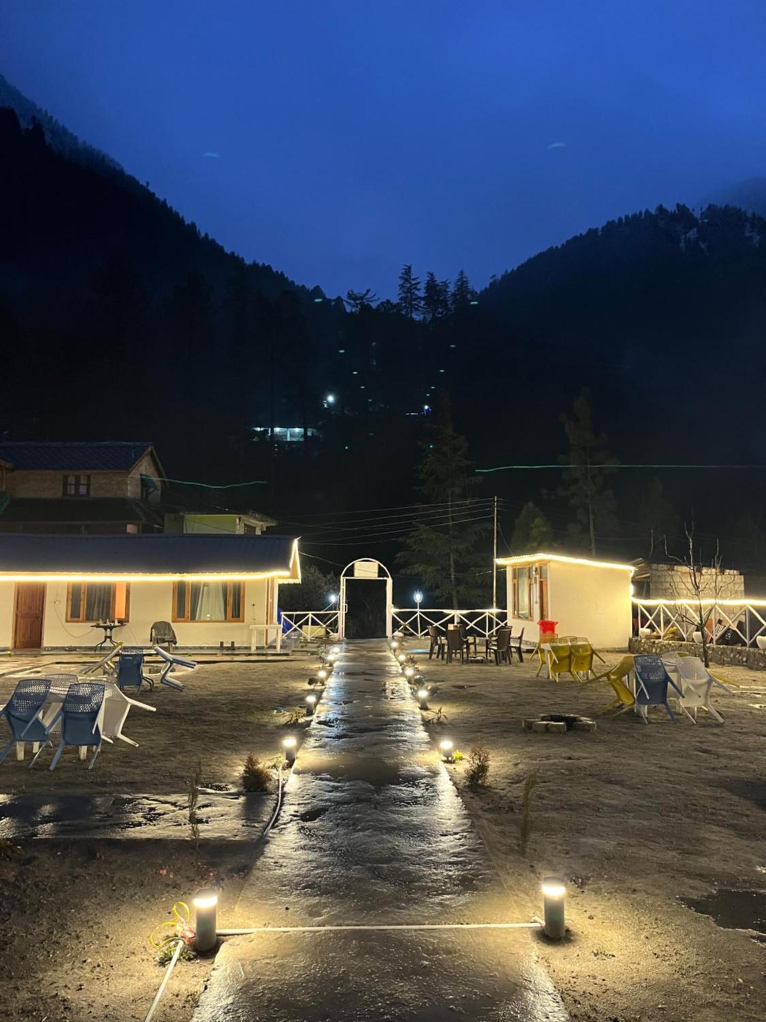 Hotel Adinova Kasol Ngoại thất bức ảnh