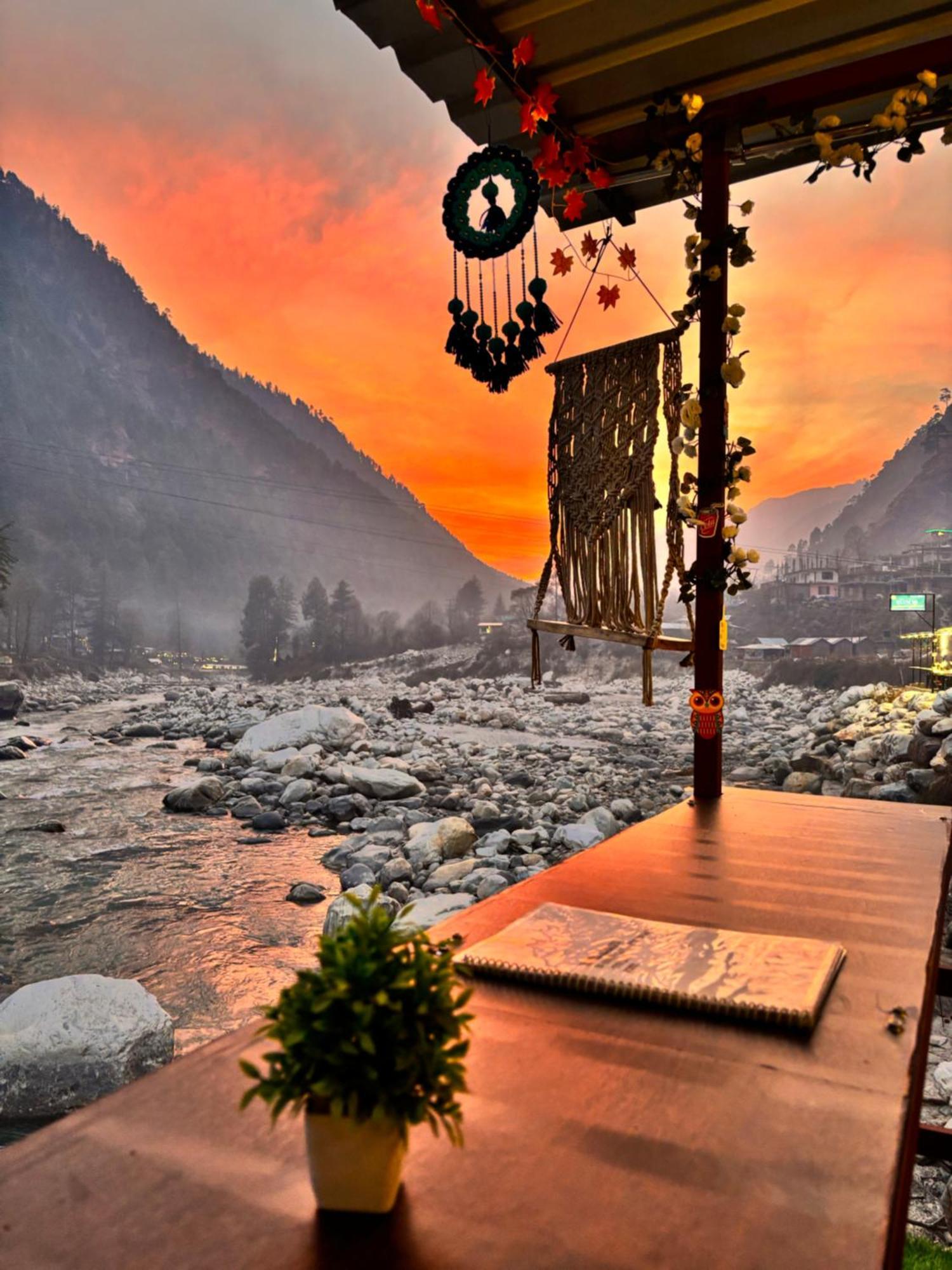 Hotel Adinova Kasol Ngoại thất bức ảnh